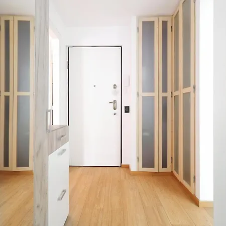 Sunny Hideaway Apartment