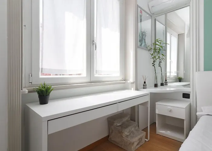 Sunny Hideaway Apartment