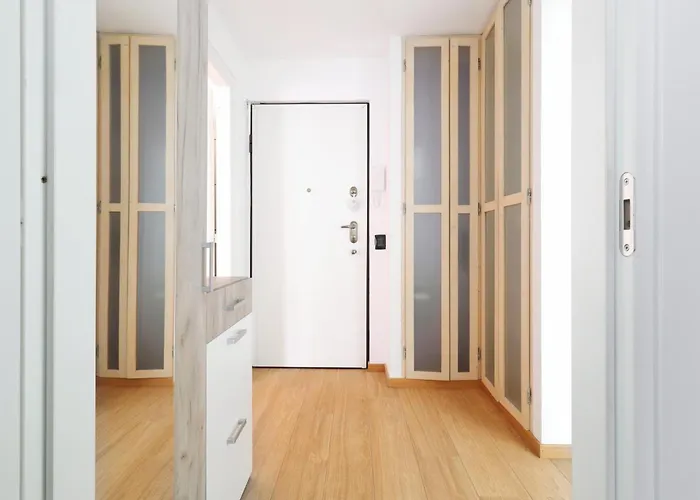 Sunny Hideaway Apartment
